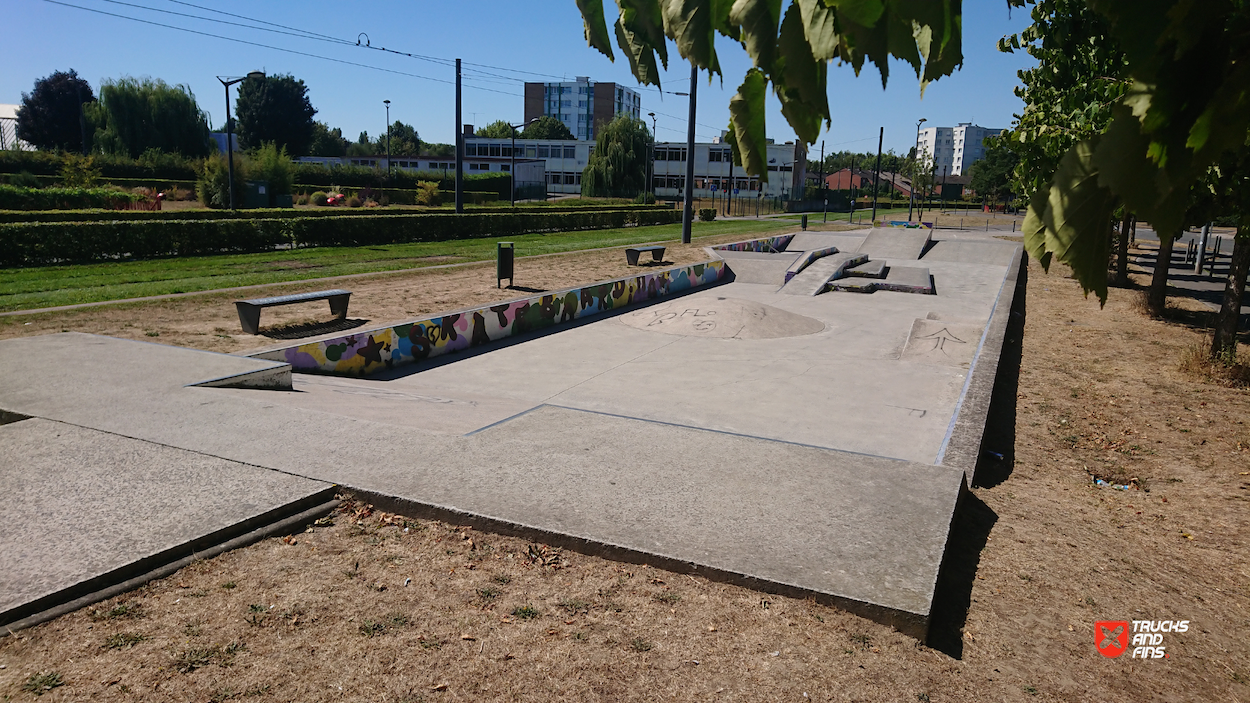 Aulnoy Lez Valenciennes skatepark